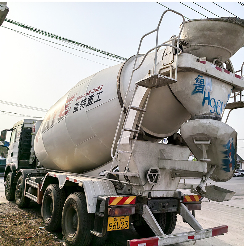 Selling Sinotruk Howo 14-cubic-meter commercial concrete mixer truck, concrete mixing tank truck, cement mixer truck, available in stock