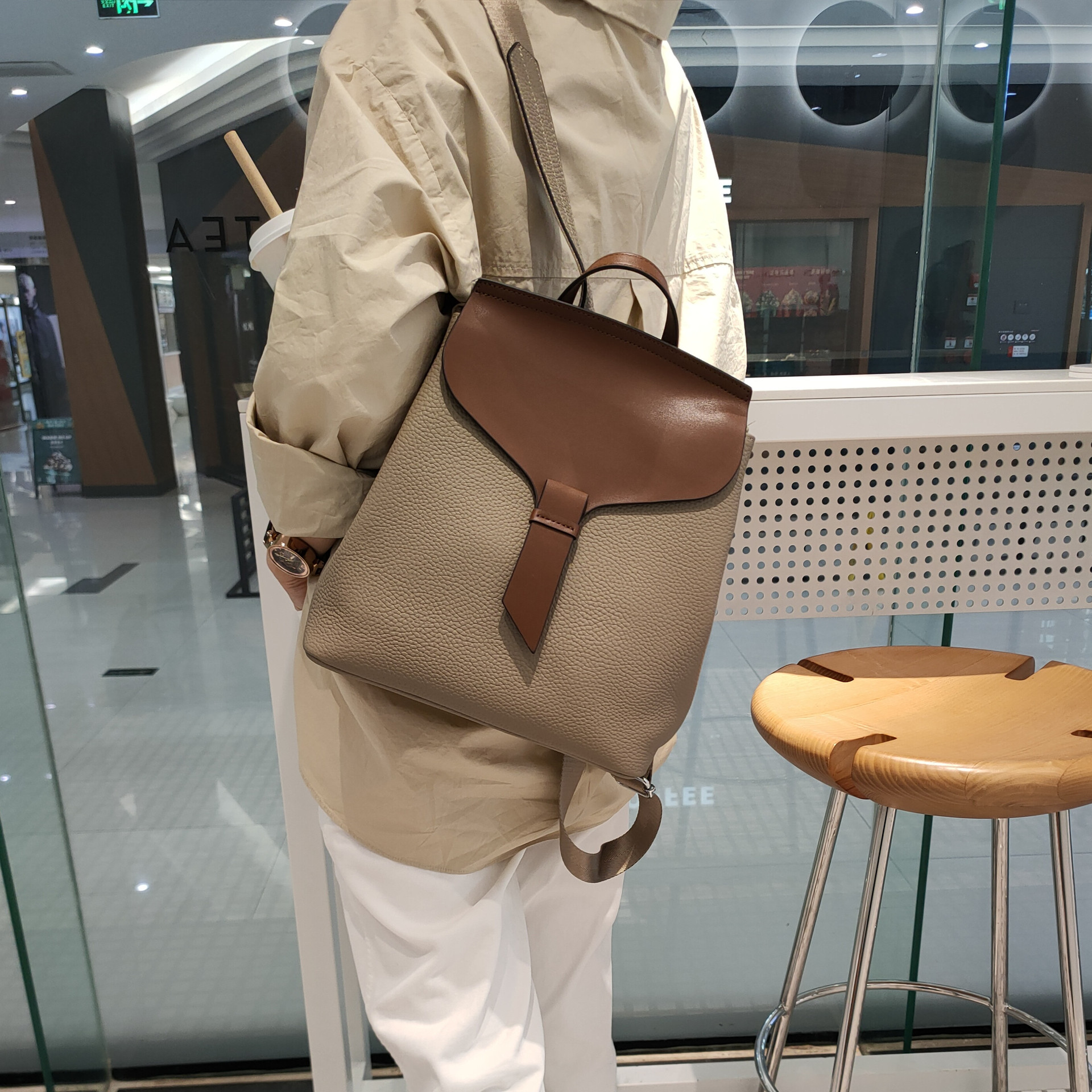 Mochila de piel de vaca de las mujeres 2024 nueva moda de moda bolso de las mujeres del todo fósforo estilo coreano simple casual retro pequeña mochila