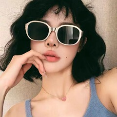 ネットの赤い同モデルの金属のサングラスの女性の個性の潮流はサングラスの男性の潮流の未来の風のサングラスを飾ります。