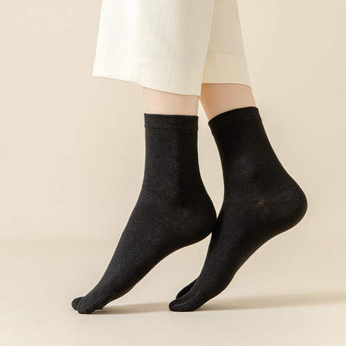Women's two-finger split-toe socks for women in spring and summer, simple solid color, cute thumbs apart, mid-tube clogs cotton socks