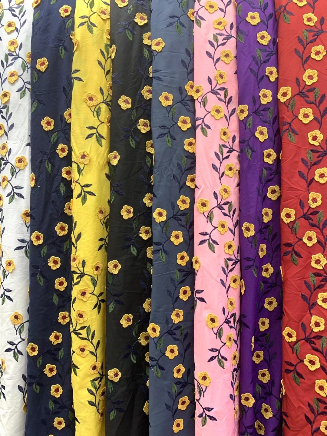 棉布绣花布立体刺绣布料厂家直销女装刺绣面料汉服面料绣花布现货