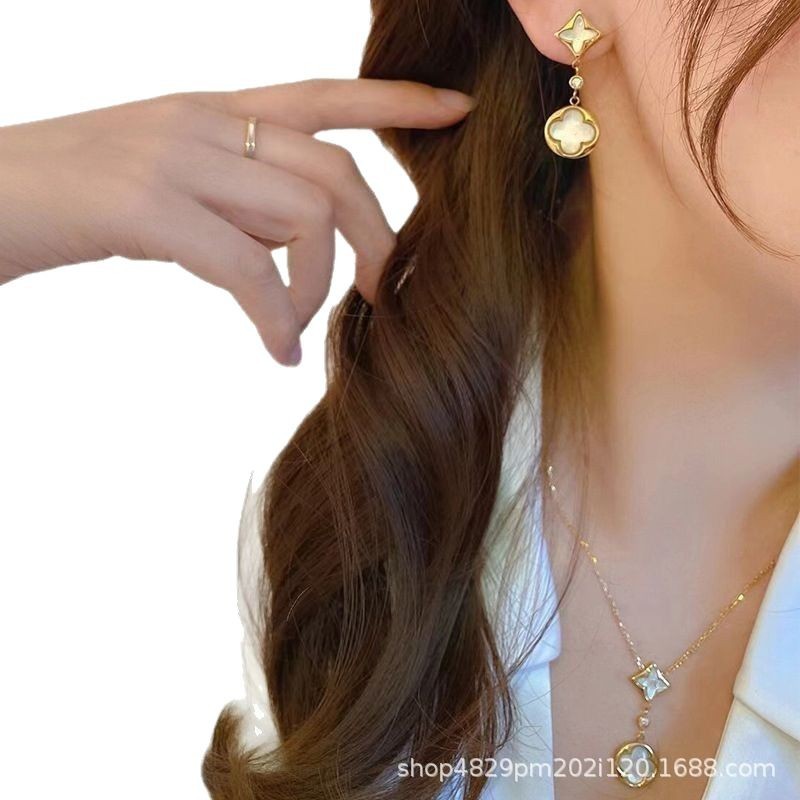 ロバの家四葉草四花五花ブレスレット女性用18Kローズゴールドメッキ軽奢菱形丸型白貝母ネックレスins