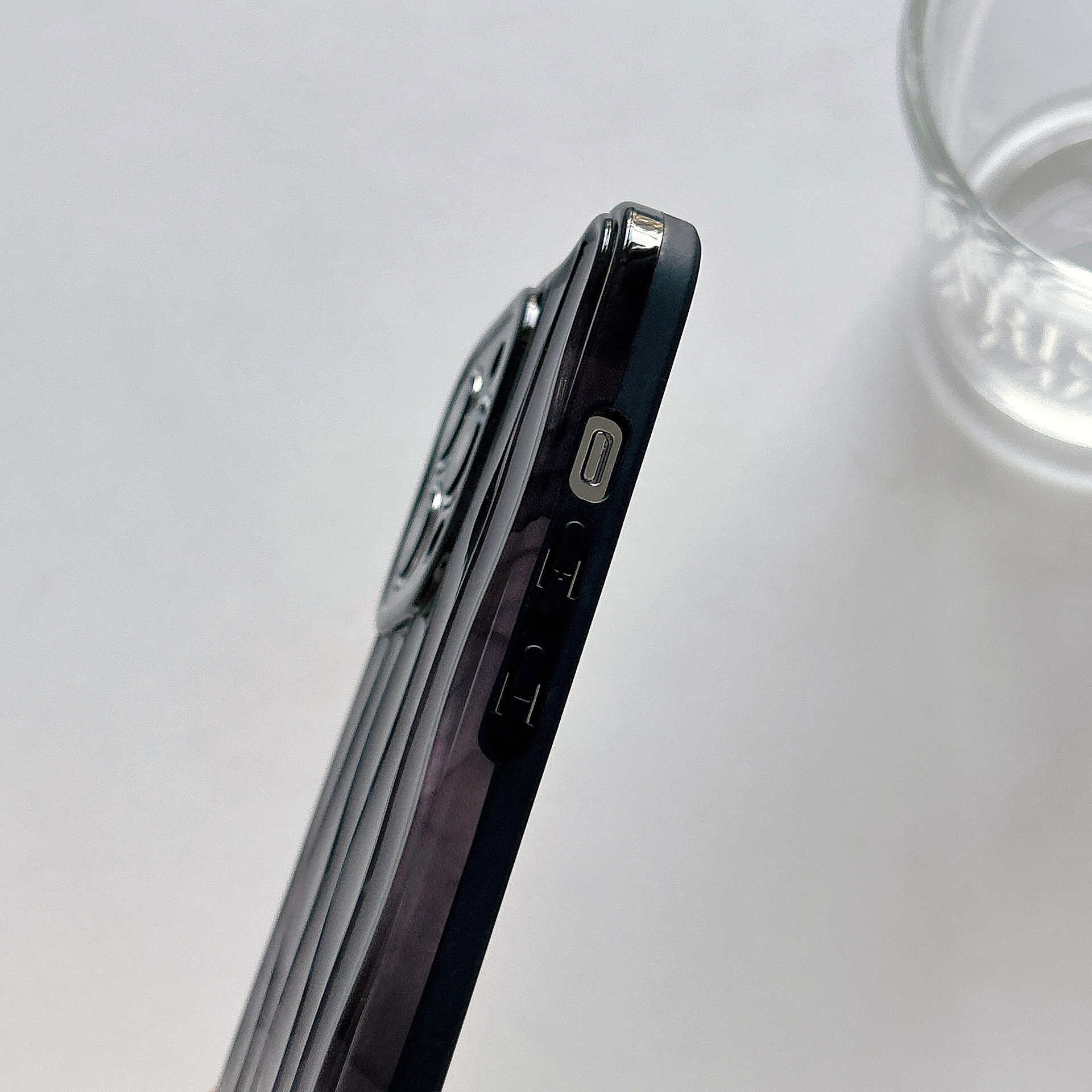 Disparando gradiente negro Apple 16promax Sensación avanzada Sensación tridimensional Raya IP15/14 Funda para teléfono ip15p