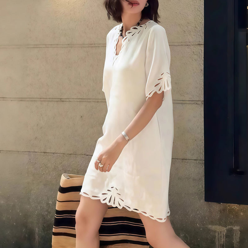 轻奢高级感简约亚麻白色V领连衣裙女2025新款设计感镂空洋气裙子|undefined