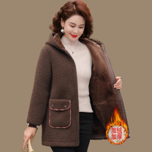 妈妈冬装颗粒绒外套连帽加绒加厚棉衣新款中老年女装仿羊羔绒开衫