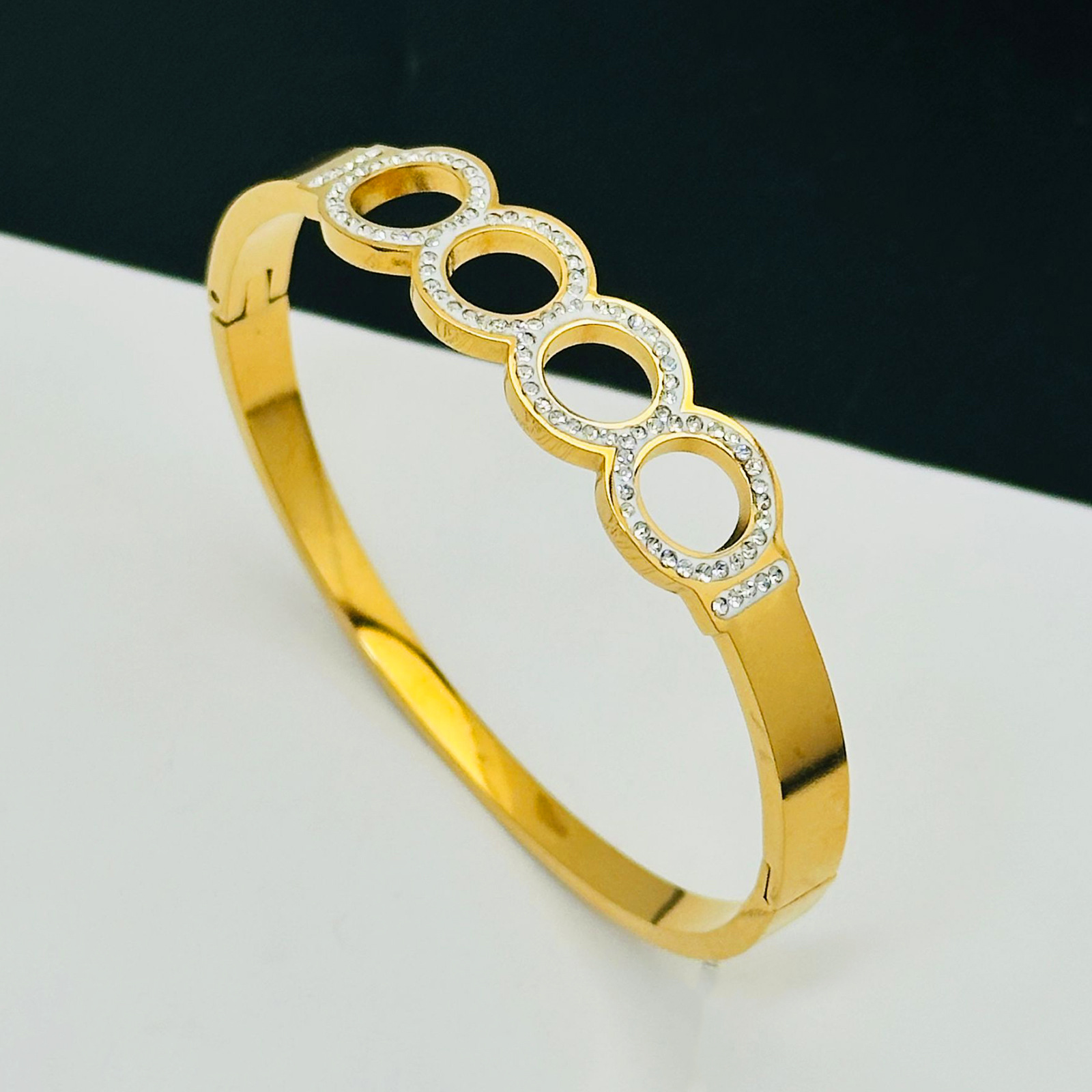 Xia Xia Zhong diseño ligero lujoso oro titanio acero pulsera de acero inoxidable para mujeres de alta calidad temperamento simple