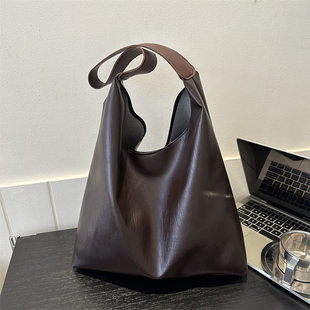 Capacious fashionable shoulder bag, demi-season one-shoulder bag