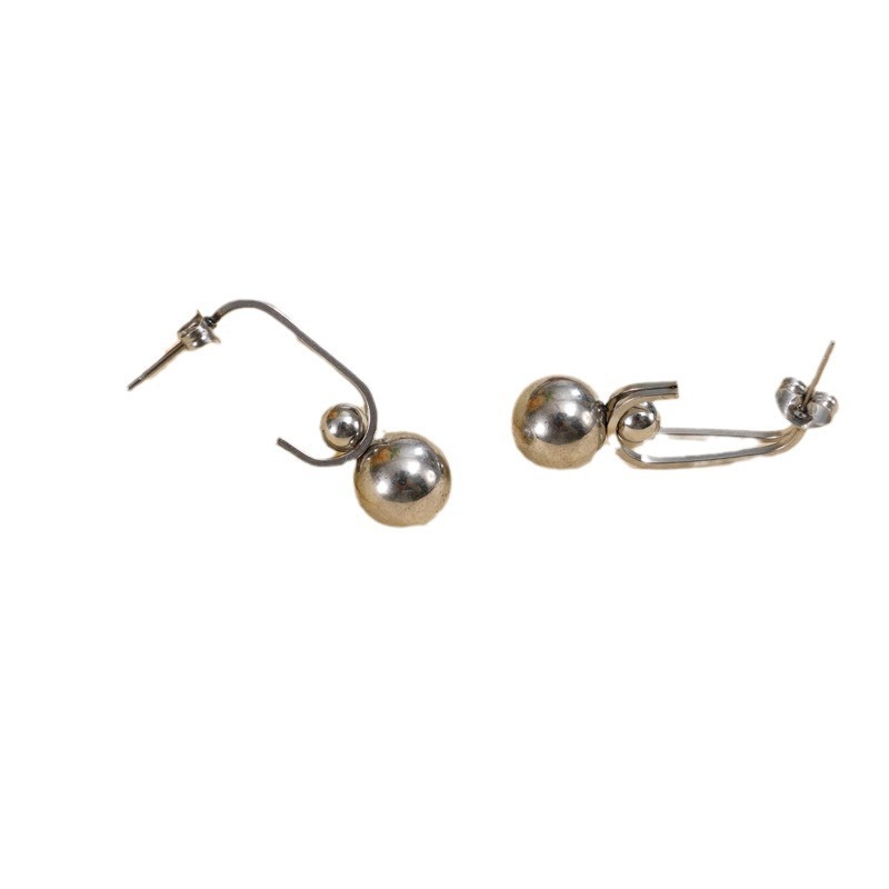 Nueva personalidad europea y americana, diseño de nicho, colgante de cuentas redondas de acero de titanio, pendientes simples irregulares, joyería femenina que no se desvanece