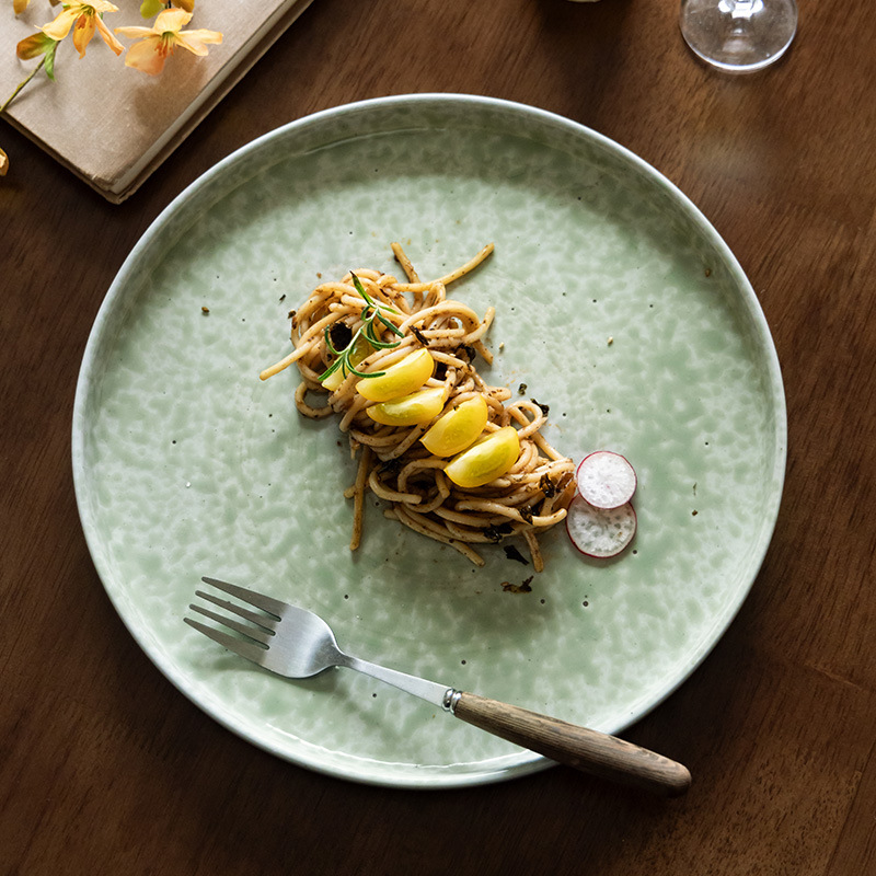 Plato redondo simple y práctico de cerámica doméstica de alto valor, platos de platos de pasta, platos de postres, platos de ensalada