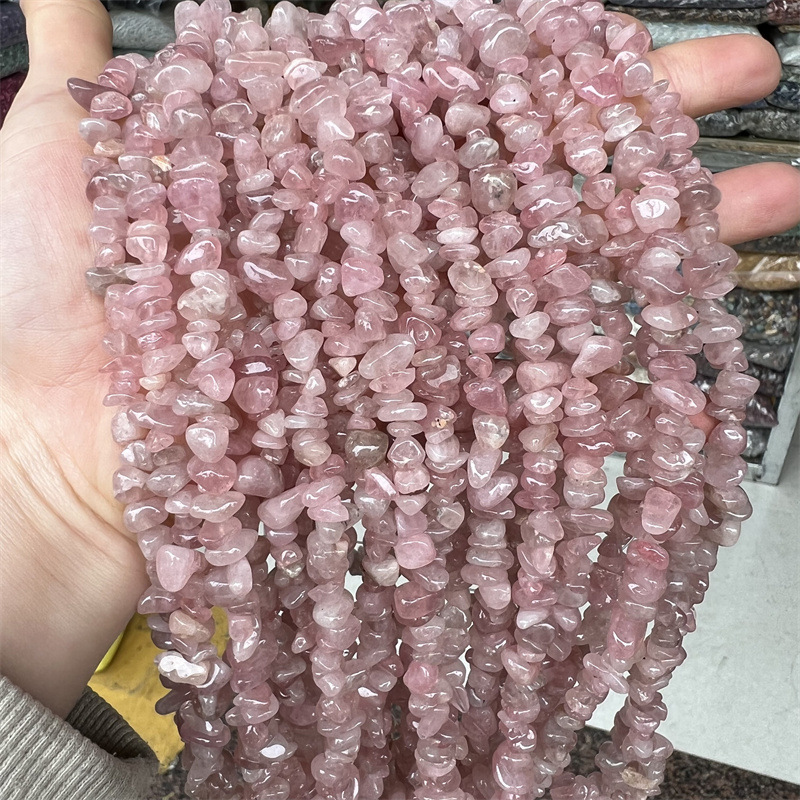 不規則な粉晶粉水晶の穴があります。|undefined