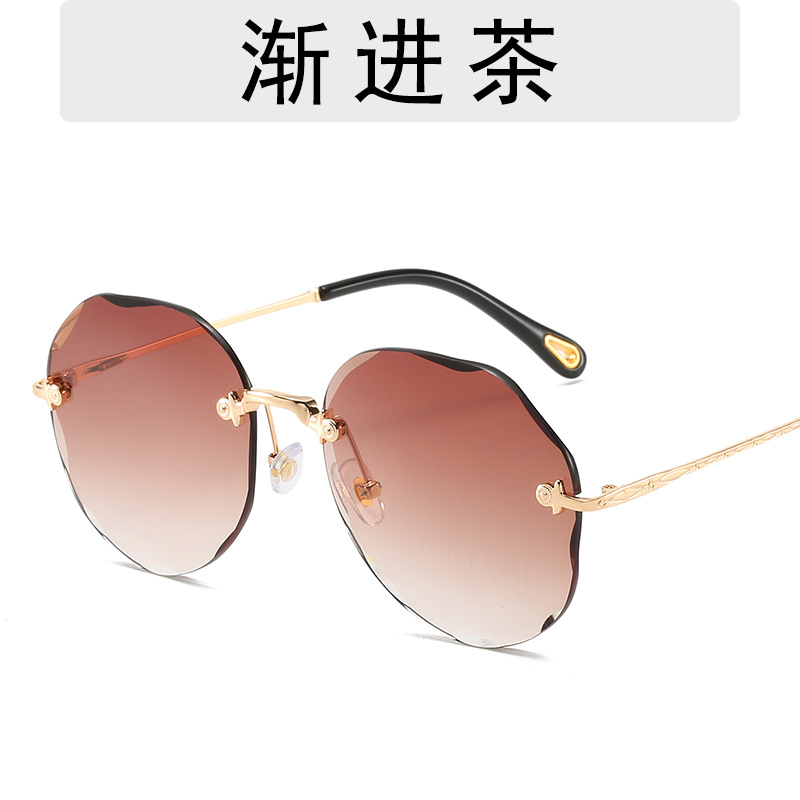 Fashion cut edge net Red Sunglasses, female personality trend, gradual change of color glasses, shaking, net red INS, toad tiktok