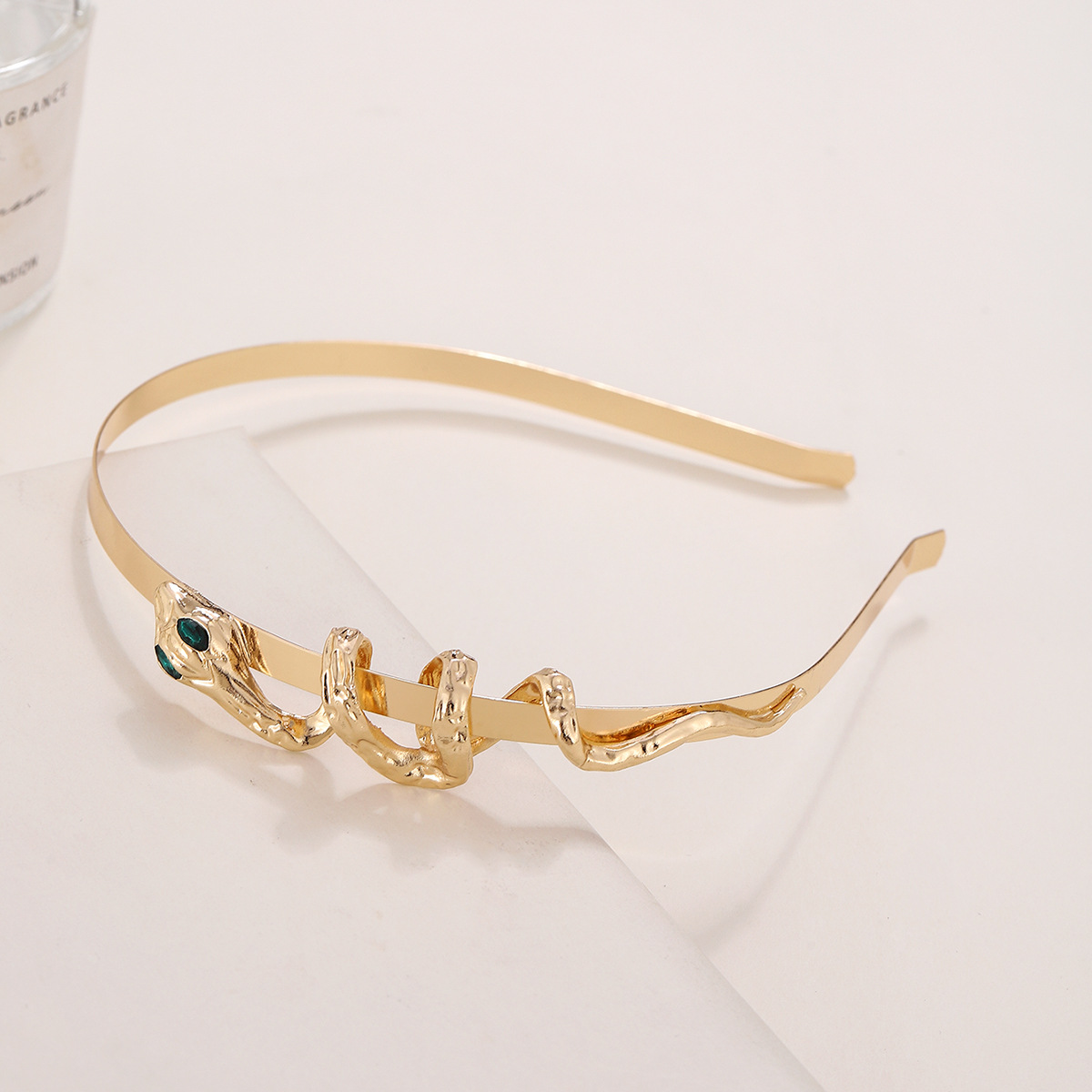Diseño original europeo y americano Serpiente verde diadema de metal otoño femenino diseño de nicho alto sentido diadema personalidad estilo frío tocado
