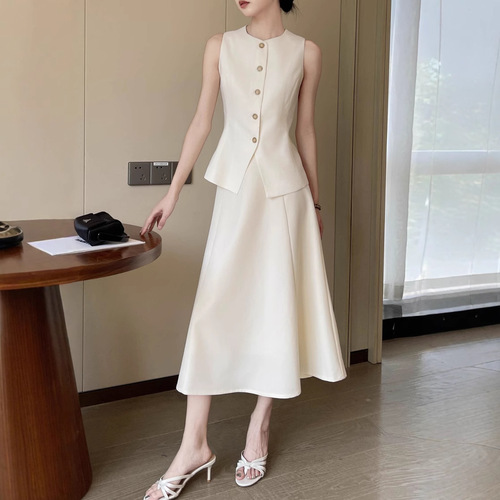 White Round Neck Sleeveless Vest Cardigan for Women - Summer 2025 Fashionable New Square Simple Slimming Stylish Top