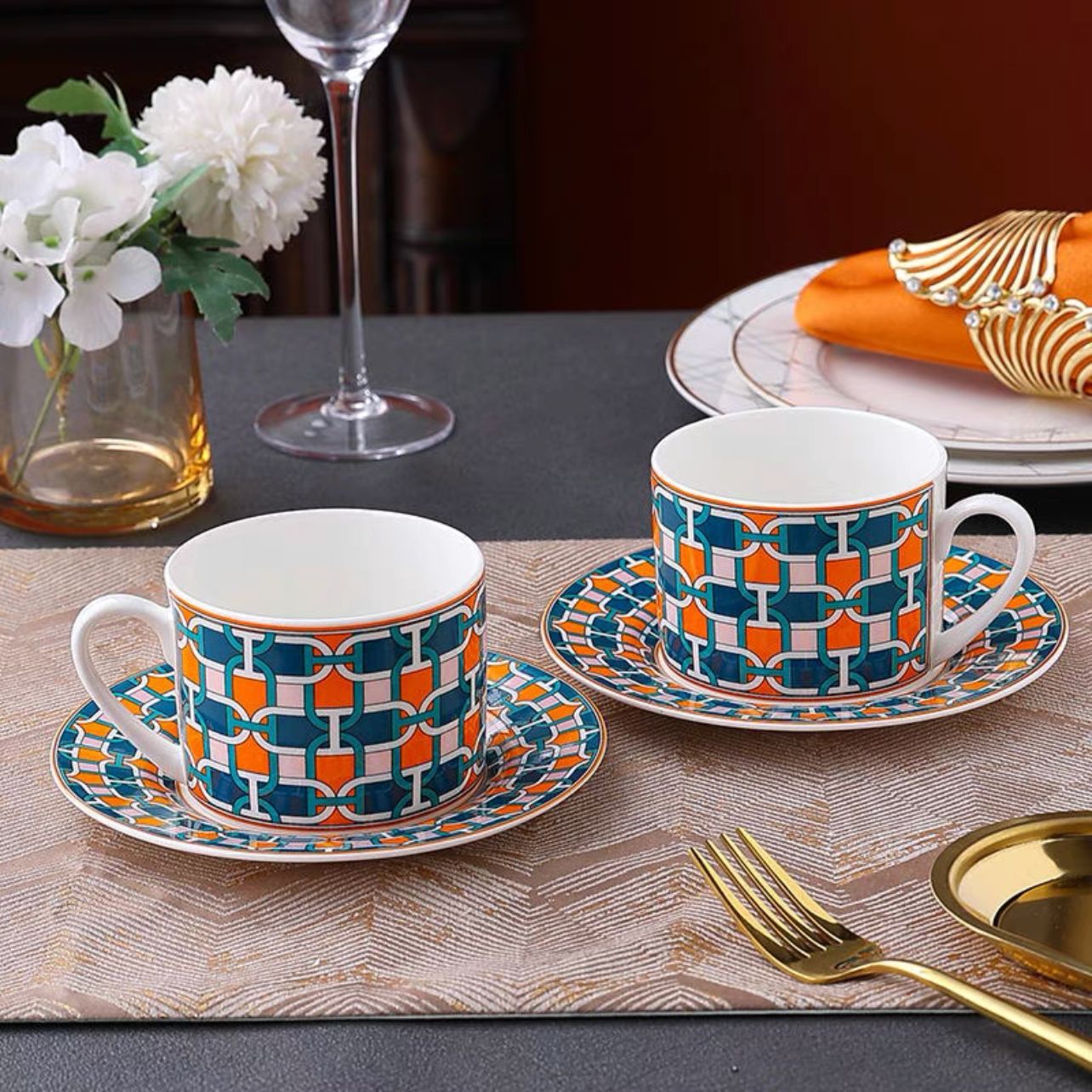 Corte europea transfronteriza retrógrada taza de café de porcelana casera doble taza de plato taza de cerámica taza de té de la tarde pareja