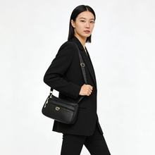 热销软皮女包2025新款软皮手机包时尚简约高级感单肩斜挎迷你小包