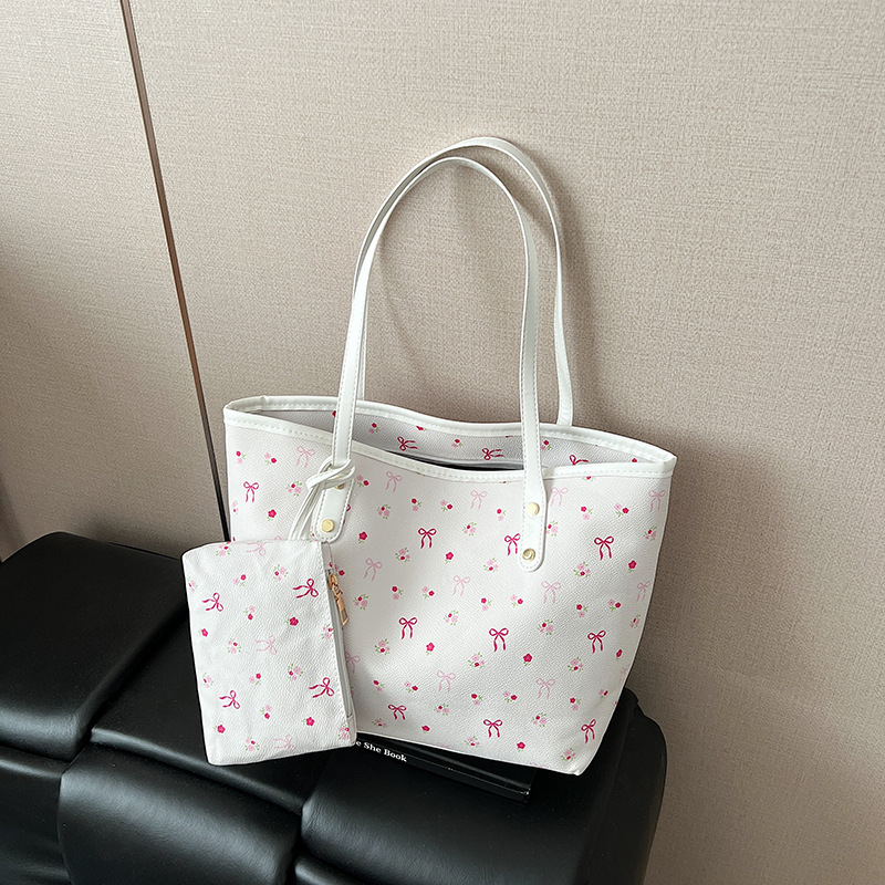 Beautiful Large-Capacity Daily Commuting Student Class Versatile Tote Bag Single Shoulder Armpit Bag Casual Handbag Women's Bag