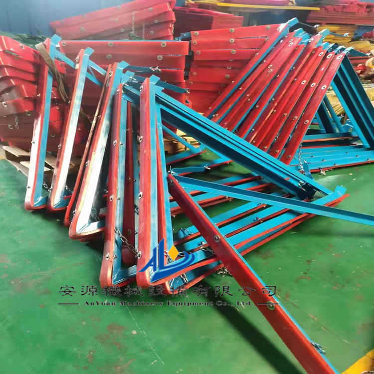 厂家供应塑料刮刀 整体聚氨酯刮刀 分体式聚氨酯刀头