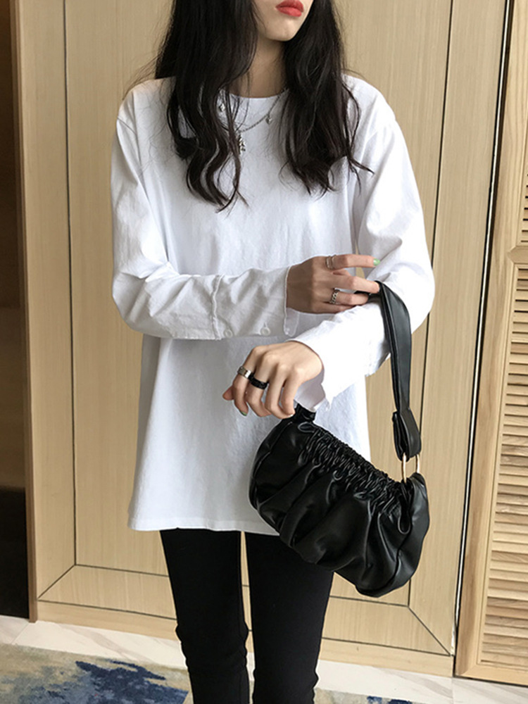 ゆったりとした純綿の長袖tシャツの女性は毛を磨いて厚い内にシャツの袖の底のシャツを掛けます。