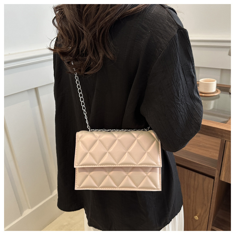 The 2024 autumn new French niche design chain small square bag, a fashionable macaron color single-shoulder crossbody bag undefined