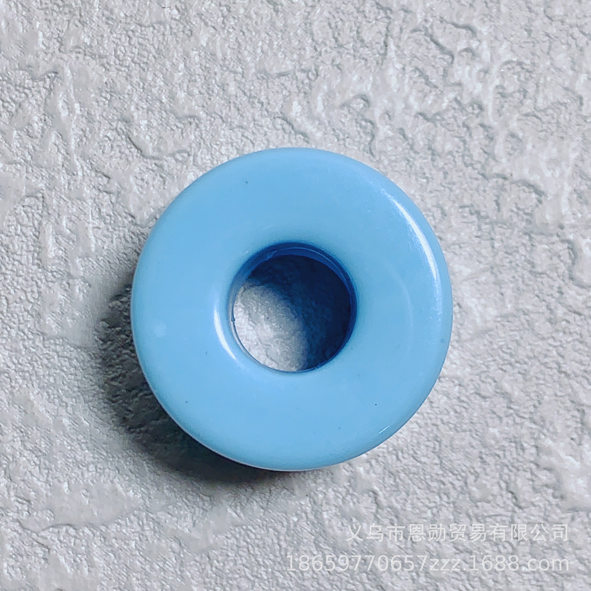 O (light blue)