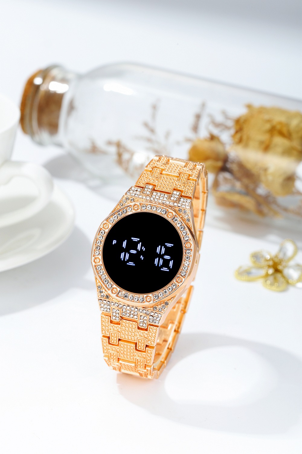 2024 Neue Luxus-Diamantarmband-Legierungsstahlband LED-Anzeige Touchscreen Damenuhr_voghion.com