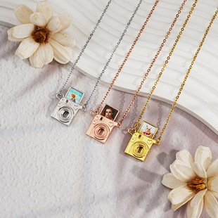 �羳�W������һ����Ƭ�i����p���ƷС�����������������C��Ů