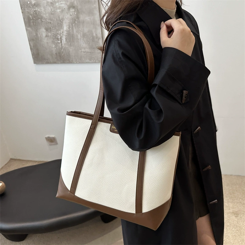 Retro capacious one-shoulder bag for leisure, autumn