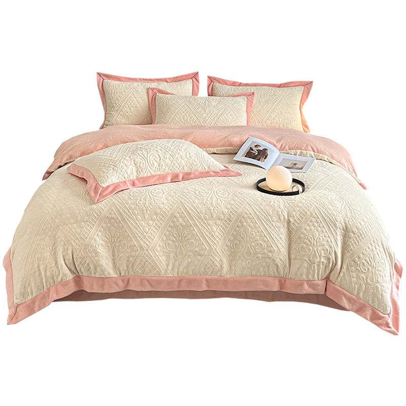 Luz de lujo tallado de leche de seda de cuatro piezas en invierno engrosado cálido coral edredón sábanas de peluche de tres piezas