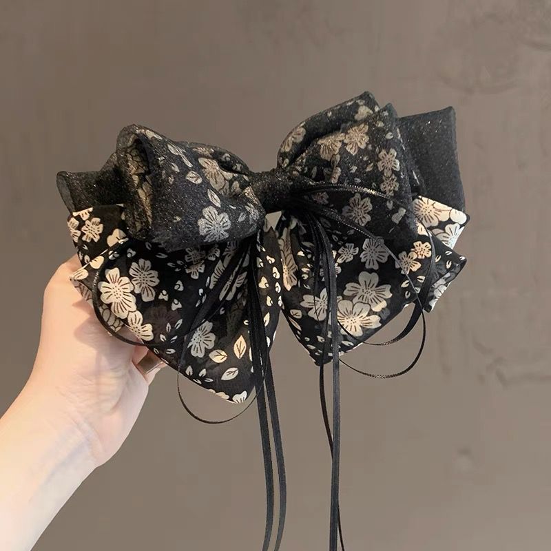 흑백으로 인쇄된 리본 스프링 클립