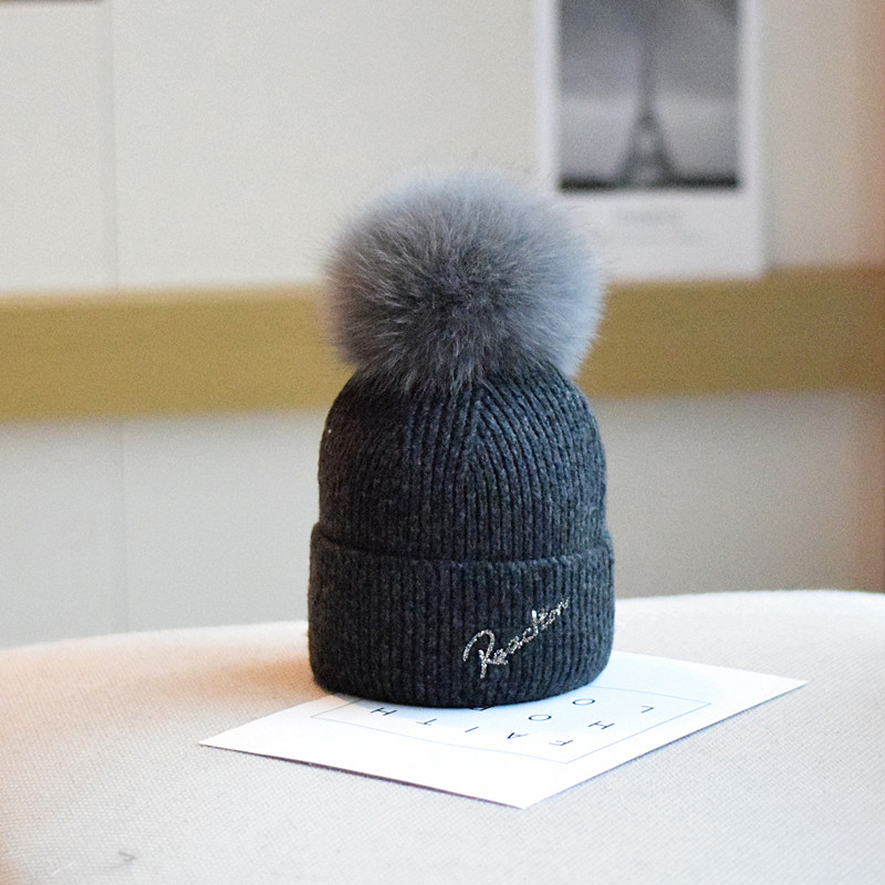 Women's Sweet Simple Style Solid Color Pom Poms Eaveless Wool Cap display picture 3