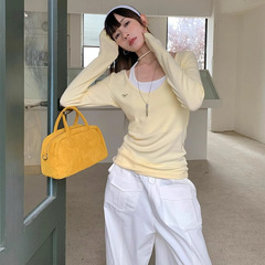 2025年款鹅黄色V领正肩长袖T恤女秋季新款显瘦独特别致上衣两件套