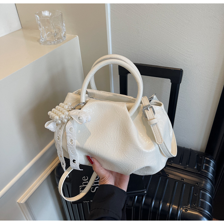 Fashionable tote bag, large-capacity underarm bag, 2025 new solid color texture women's bag, simple commuting bag, soft leather single-shoulder undefined
