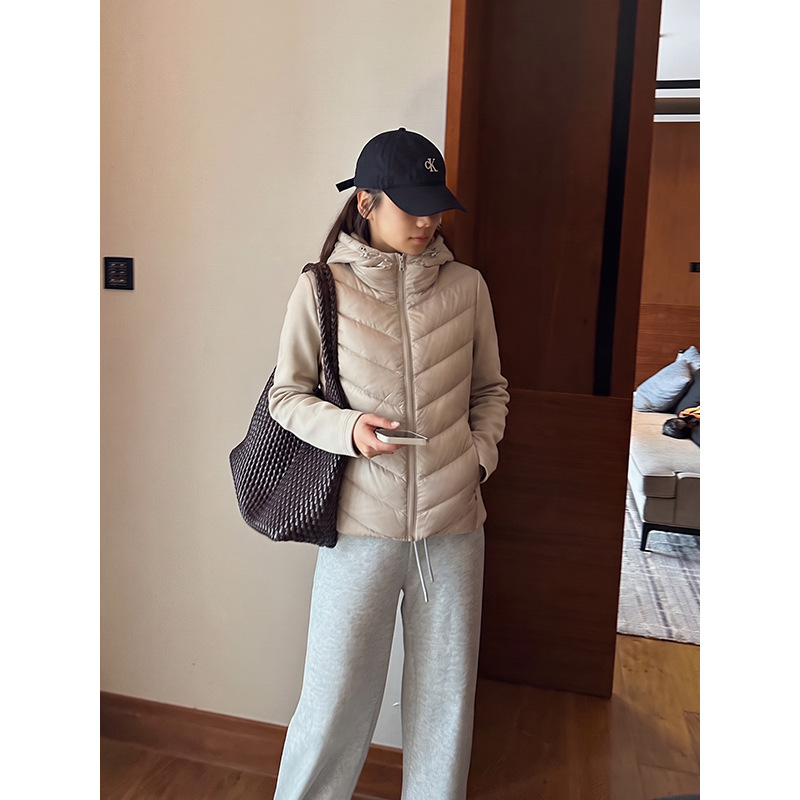 Yuanpai Knitted Patchwork Sleeve down Jacket 2026 Winter New Casual Hooded White Duck down Coat W4188 Yuanpai Knitted Patchwork Sleeve down Jacket 2026 Winter New Casual Hooded White Duck down Coat W4188