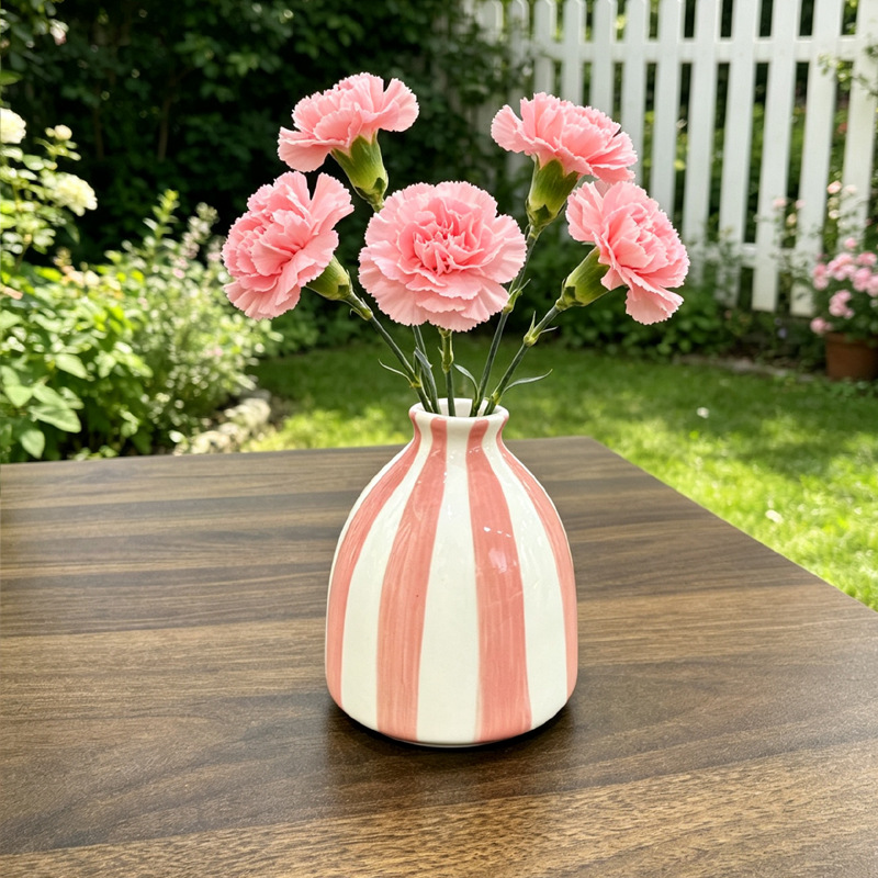 Vaso de cerámica a rayas pintadas a mano nórdica ligera de lujo de mano de alto nivel, línea simple, vasos de flores sin agujeros para el pelo