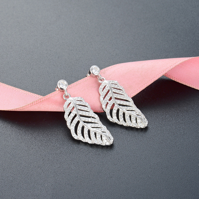 925 plata esterlina pluma stud pendientes nicho diseño de alto grado temperamento pendientes para las mujeres 2023 nueva luz de la hoja pendientes de lujo