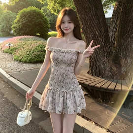 温柔风一字肩碎花连衣裙女夏纯欲气质修身显瘦收腰小个子绝美短裙