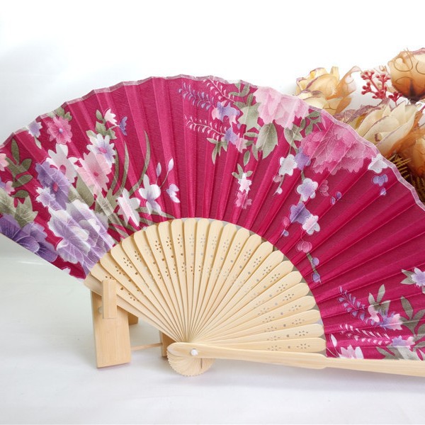 Hay en stock Changsha regalo ventilador 21cm estilo japonés bambú seda ventilador color primario hueso satén paño ventilador