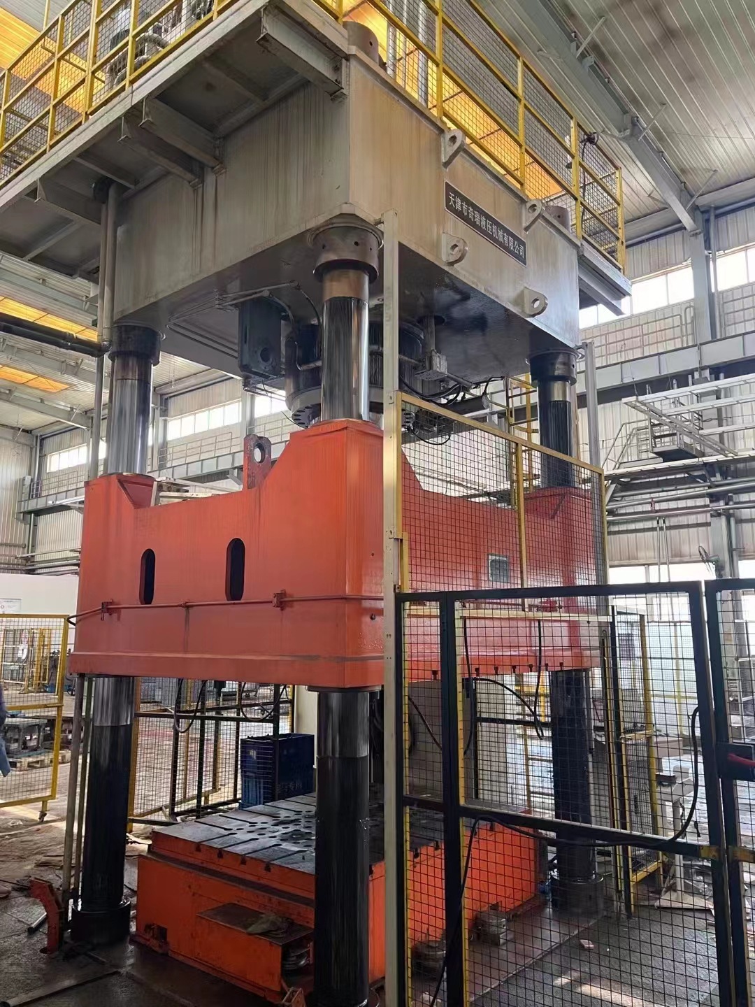 转让二手天津YQR32-1000四柱液压机公称压力:10000滑块行程:1200