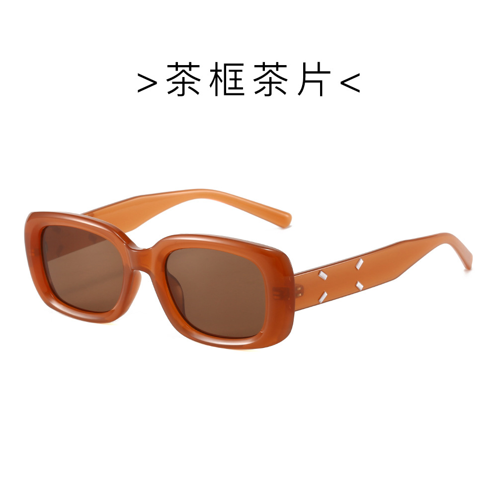 Xiaohongshu mismo estilo personalidad gafas de sol de montura pequeña gafas de sol de moda hip-hop nuevo color caramelo street shooting versión coreana al por mayor