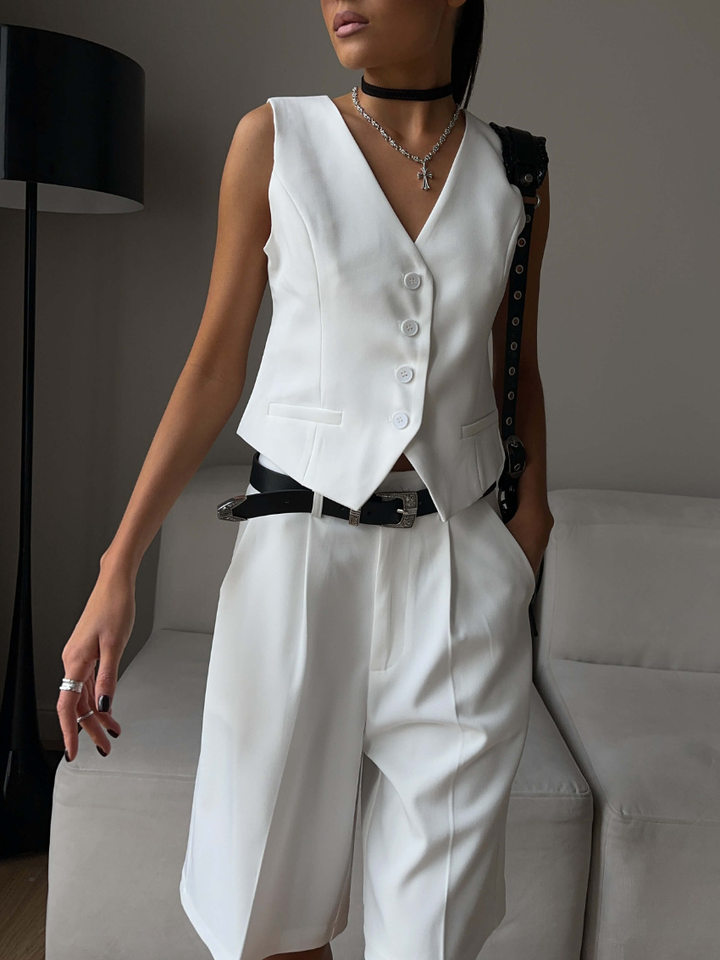 Bộ vest nữ áo gile cổ V cài khuy một hàng kèm quần short ống thẳng — Màu trắng, Màu xám, Màu đen (thêm mới)