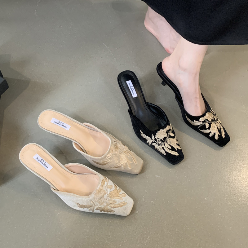 Pointed-Toe Mules 2026 New Style Closed-Toe Half-Slippers for Women, Summer Outdoor Wear, Thin Heels, Fashionable Rhinestone Fairy High-Heeled Slippers