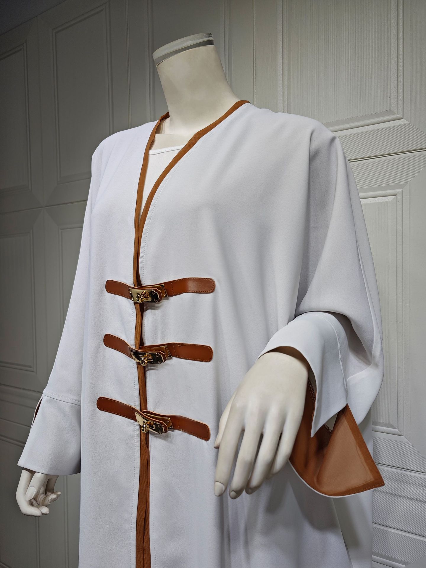 MQ090 Modest Fashion Cardigan With Leather Buttons Abaya Turkish Color-blocked Robe For Outerwear In Arabia_ecoleips.com