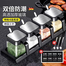 衣架;扫把、簸箕;收纳箱