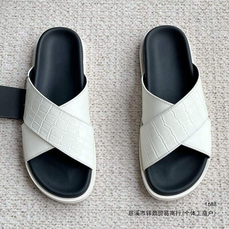New summer men's shoes, soft leather crocodile pattern cross slippers, business casual sandals, Italian style outdoor slip-on men's slippers New summer men's shoes, soft leather crocodile pattern cross slippers, business casual sandals, Italian style outdoor slip-on men's slippers