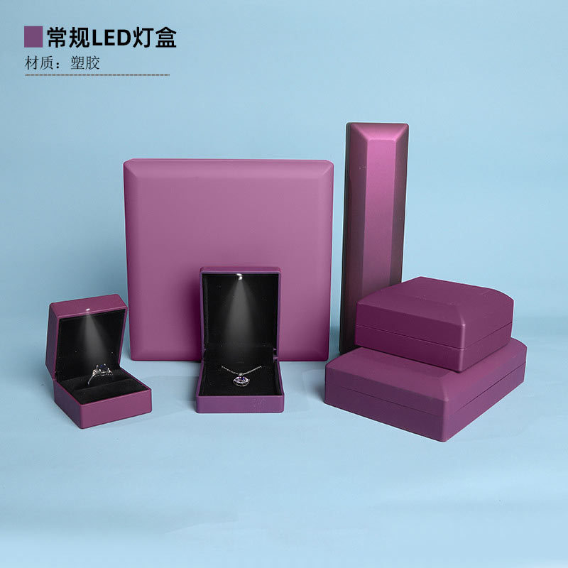 Caja de joyería con luz LED sin costuras, caja para anillos, pendientes y collares, caja de embalaje para joyería, venta al por mayor en stock. image 21