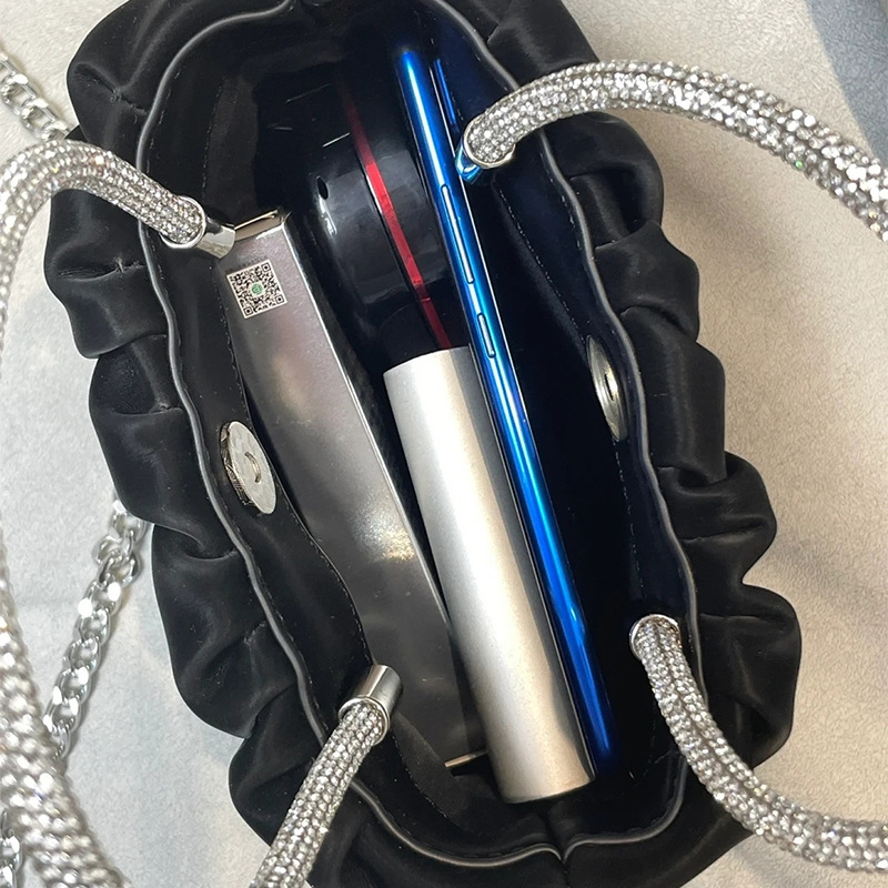 Summer New Handbag Shoulder Women's Pleated Handheld Oblique Small Fresh Versatile Cloud Chain Bag_voghion.com