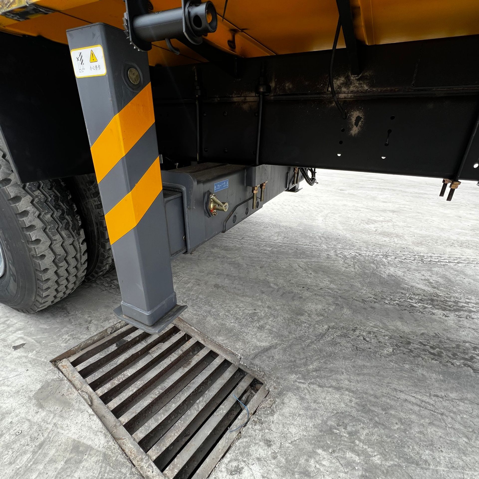 Factory Exports Remanufactured Howo Heavy-Duty Tractors, Dump Trucks, Tow Trucks, Cranes, and Buses