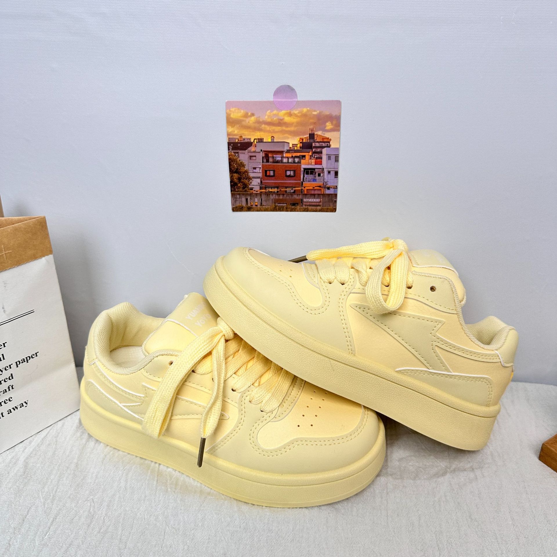 Yuanbo 2025 primavera y verano simple color sólido moda plataforma todo fósforo zapatos blancos zapatos de lona casuales de moda ins para mujer image 9