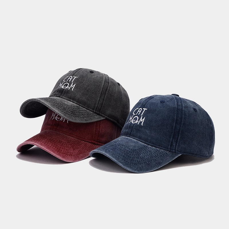 Estilo coreano moda apenada tapa superior suave enarbolada para las mujeres CAT bordado todo partido gorra de béisbol al aire libre sombrero