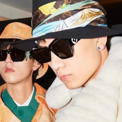 Stylish and Funny Oversized Sunglasses with Raised Eyebrows, Unconventional and Unique, Instagram-Inspired Fashion Sunglasses for Men and Women, Perfect for Selfies and Trendy Looks